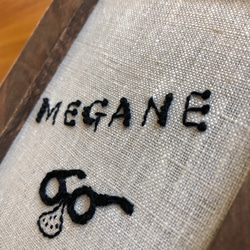 MEGANE 刺繍 フォトスタンド 4枚目の画像