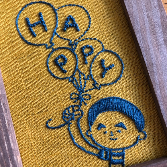 ぼくちゃん「HAPPY」刺繍 フォトスタンド 2枚目の画像