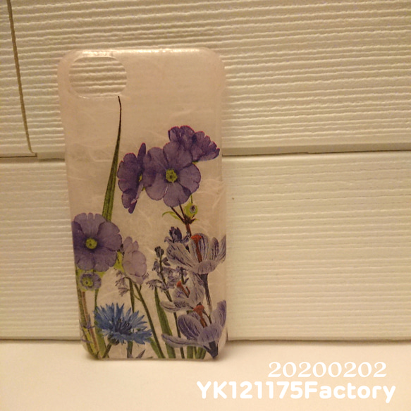 紫の花(コーンフラワーブルーを添えて)／ スマホケース(和紙＋‪α‬) 6枚目の画像