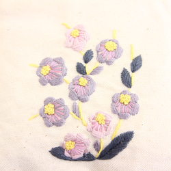 &lt;10厘米拉鍊&gt;日本現代花卉刺繡小包 第2張的照片