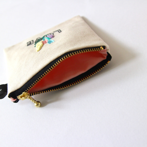 10㎝ファスナー〉LOVEに花 刺繍ポーチ ポーチ 手刺繍小物