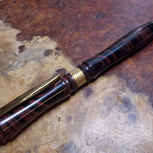 エボナイト(赤)のボールペン(パーカータイプ G2規格リフィル