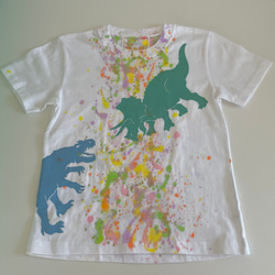 受注制作kidsTシャツ「アロサウルスvsトリケラトプス　スプラッシュ（センター）」110cm~140cm対応 1枚目の画像