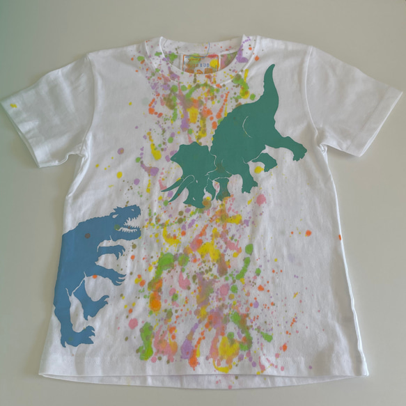受注制作kidsTシャツ「アロサウルスvsトリケラトプス　スプラッシュ（センター）」110cm~140cm対応 1枚目の画像