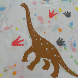 受注制作kidsTシャツ「ブラキオサウルスと足跡」100cm~140対応 2枚目の画像