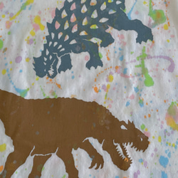kidsTシャツ120cm「アンキロサウルス＆アロサウルス＆ステゴサウルススプラッシュ」120-210918-5 2枚目の画像