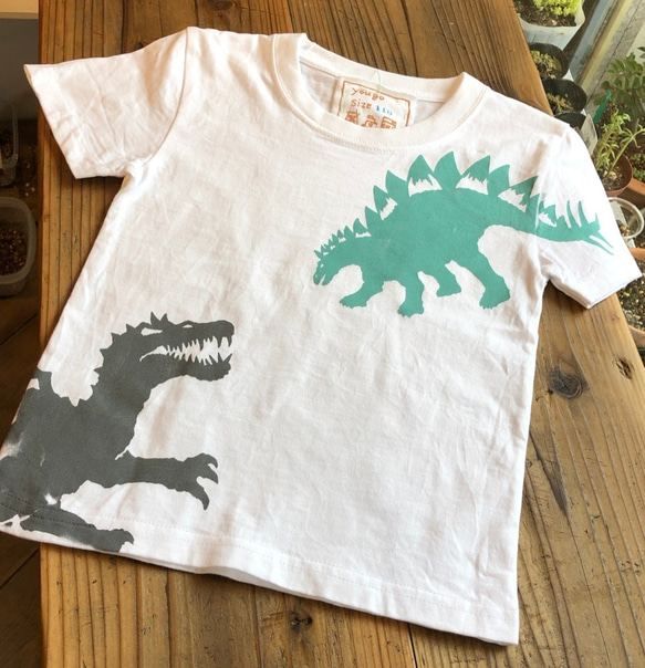 受注制作　kidsTシャツ「スピノサウルス・ステゴサウルス」　100~140対応 1枚目の画像