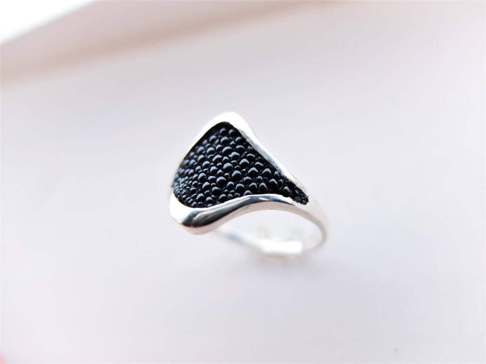 stingray diamond shape silver ring~エイ革　シルバーリング