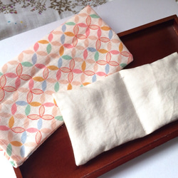 何度も使える小豆カイロ【薄桜色・輪つなぎ柄】 1枚目の画像