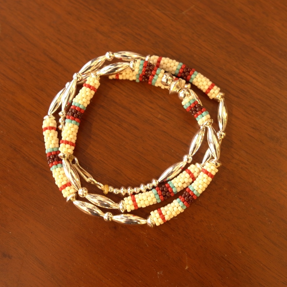 ビーズとシルバーのネックレス/ブレスレット　アイボリー 11,680円