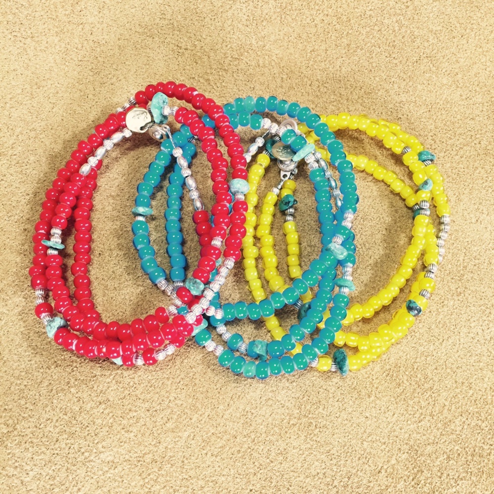 ホワイトハーツ、シルバーのネックレス　イエロー