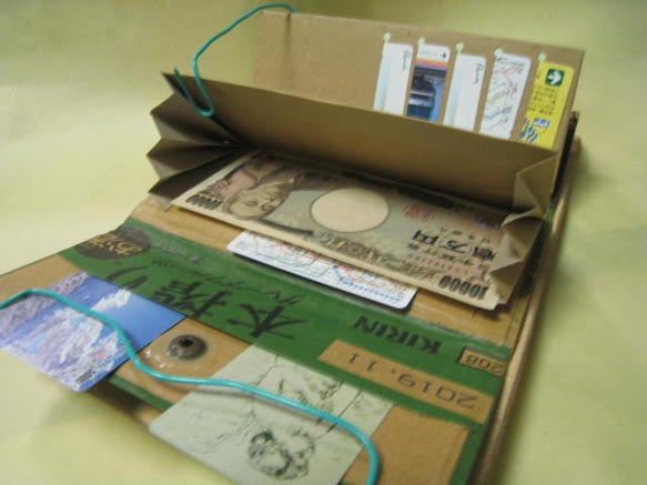 我用硬紙板做了一個長錢包（被擠壓） 第5張的照片