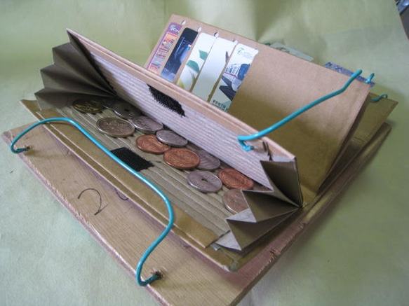 我用硬紙板製成了一個長錢包（香氣濃郁） 第8張的照片