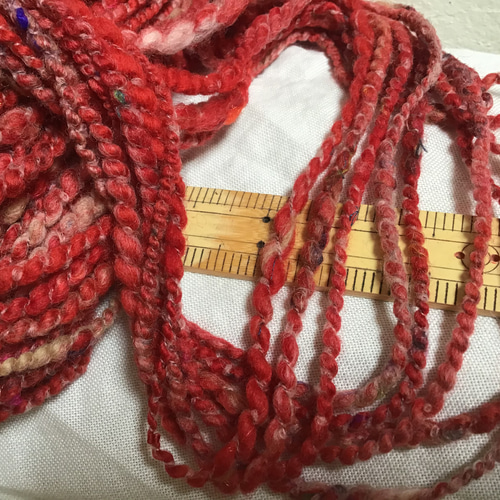 毛糸 手紡ぎ アートヤーン 赤MIX色 75g 毛糸 ta-tan 通販 10768486