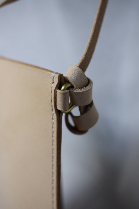 ヌメ革 お散歩スマホポシェット【送料無料】 4枚目の画像