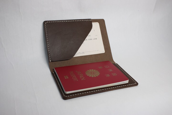 ヌメ革 手縫いのパスポートケース（ダークブラウン色）【送料無料】 2枚目の画像