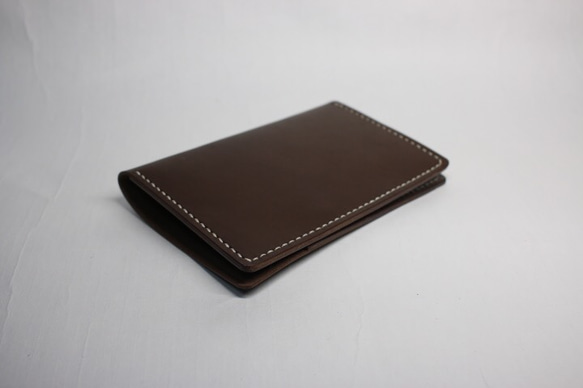 ヌメ革 手縫いのパスポートケース（ダークブラウン色）【送料無料】 3枚目の画像