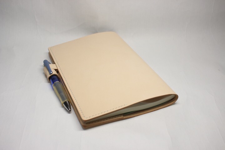 ヌメ革 手縫いのシンプル手帳カバー【送料無料】