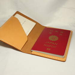 ヌメ革 手縫いのパスポートケース（オレンジ色）【送料無料】 1枚目の画像