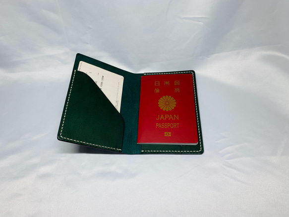 ヌメ革 手縫いのパスポートケース（グリーン色）【送料無料】 7枚目の画像