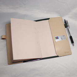 ヌメ革 手縫いのシンプル手帳カバー（グリーン色）【送料無料】 2枚目の画像
