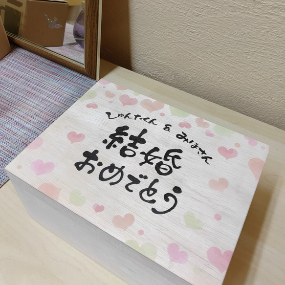 【結婚祝いのプレゼント】ペアマグカップ　木のコースター付き～名入れ～メッセージ木箱つき 3枚目の画像