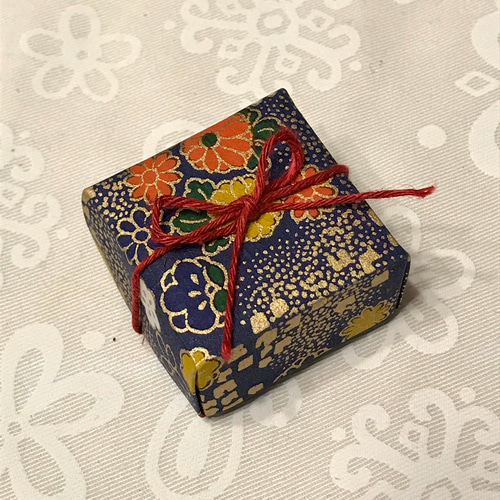 玉屋謹製 洋銀 浦島太郎図 玉手箱 小物入れ 煙草入れ 玉屋謹製 洋銀 浦島太郎図 玉手箱 小物入れ 煙草入れ