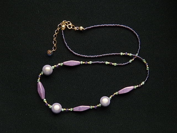 変光ビーズとチェコビーズのネックレス：misty lavender 5枚目の画像