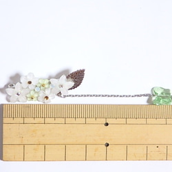 スワロフスキーの蝶が揺れる小さなブローチ：翠蝶雫 6枚目の画像