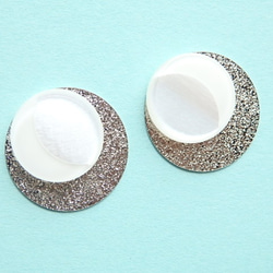 ボタンとメタルのイヤリング：真珠月 3枚目の画像