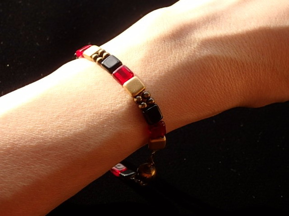 2way accessory：bracelace／ancient ruins square：Berlin 3枚目の画像
