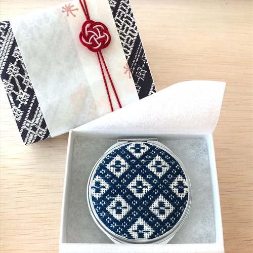 母の日ギフト】こぎん刺し コンパクトミラー(草木染め/裏うろこ) 藍染