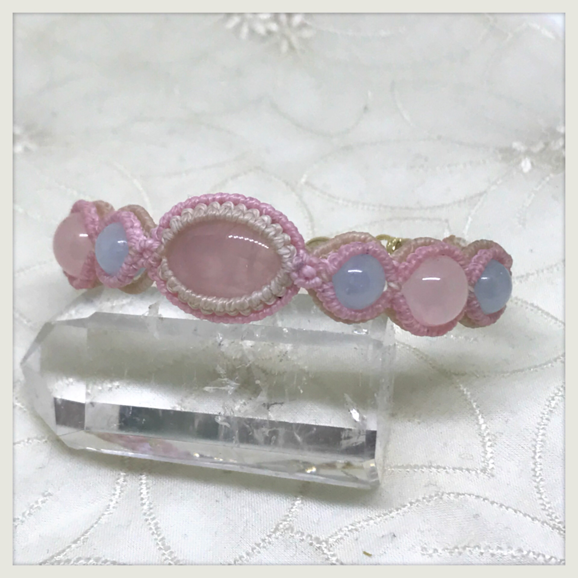 ローズクォーツとアクアマリンのブレスレット　(Mサイズ) 【マクラメ macramé】【送料無料】