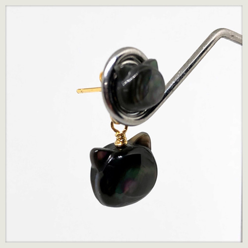 ブラックシェル（MOP 黒蝶貝）のダブルネコのピアス A ピアス（フック 