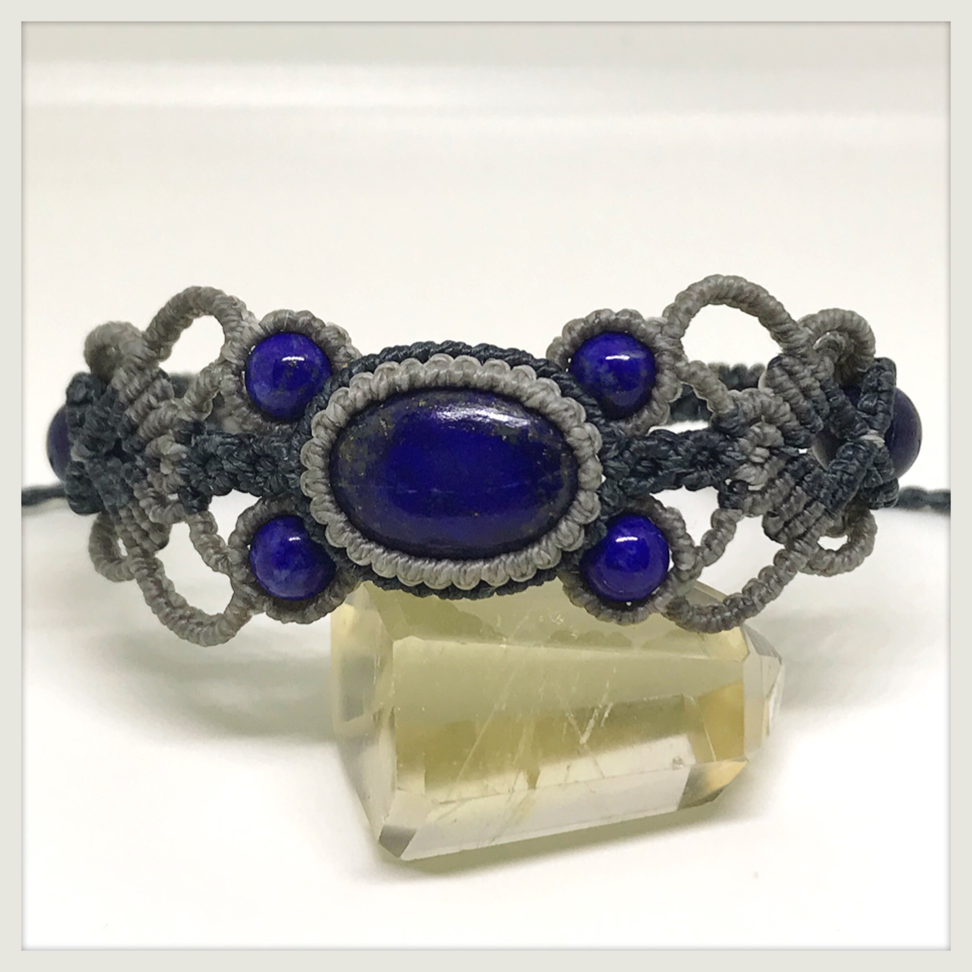 ラピスラズリのブレスレット【フリーサイズ】【マクラメ macramé】