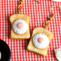 太陽蛋土司 耳環 單支販售 荷包蛋 煎蛋 烤土司 山型土司 耳環 單支價  甜點飾品 toast 第3張的照片