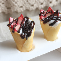 草莓巧克力醬可麗餅 B 耳環 一對價 甜點飾品 第2張的照片