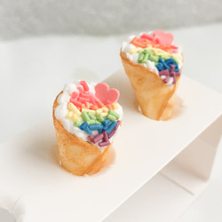 愛心彩虹可麗餅(小) 耳環 一對價 甜點飾品 第5張的照片
