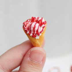 草莓果醬冰淇淋可麗餅 耳環 單支 甜點飾品 三片草莓 第2張的照片
