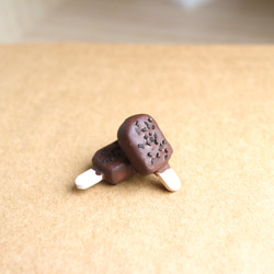 巧克力雪糕 耳環 單耳 耳夾耳勾 仿真甜點 巧克力碎 杏仁碎 第1張的照片