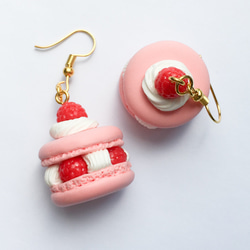 玫瑰莓果馬卡龍 耳環 單支 ローズマカロン 覆盆莓 甜點飾品 macaron 單耳 第2張的照片