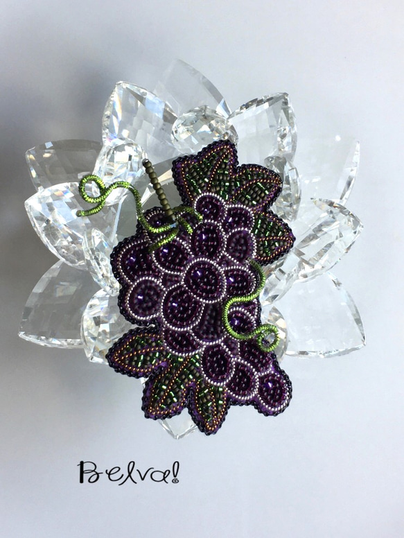 ビーズ刺繍のブローチ　-葡萄- grapes 1枚目の画像