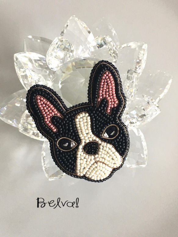 ビーズ刺繍のブローチ -フレンチブルドッグ Dog 犬- ブローチ Belva