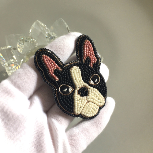 ビーズ刺繍のブローチ -フレンチブルドッグ Dog 犬- ブローチ Belva  