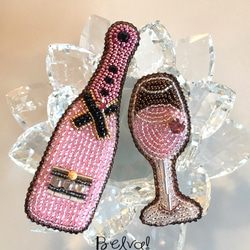 konkon様再販リクエスト　ビーズ刺繍のブローチ　-桜色シャンパンボトル&グラス(ロゼ)- 2枚目の画像