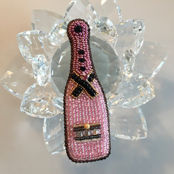 konkon様再販リクエスト　ビーズ刺繍のブローチ　-桜色シャンパンボトル&グラス(ロゼ)- 3枚目の画像