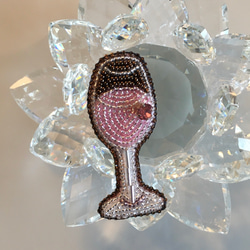 konkon様再販リクエスト　ビーズ刺繍のブローチ　-桜色シャンパンボトル&グラス(ロゼ)- 6枚目の画像