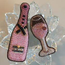 konkon様再販リクエスト　ビーズ刺繍のブローチ　-桜色シャンパンボトル&グラス(ロゼ)- 8枚目の画像