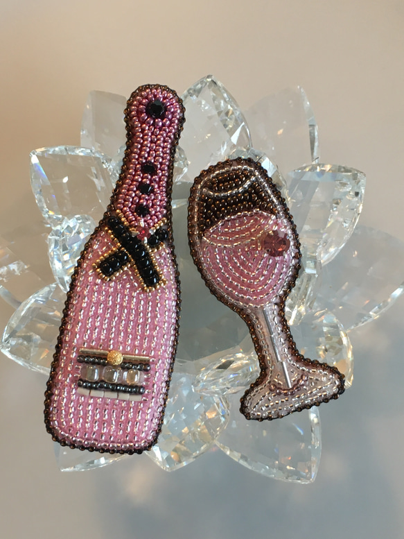 konkon様再販リクエスト　ビーズ刺繍のブローチ　-桜色シャンパンボトル&グラス(ロゼ)- 8枚目の画像