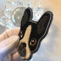 ビーズ刺繍のブローチ　-フレンチブルドッグ Dog 犬- 3枚目の画像